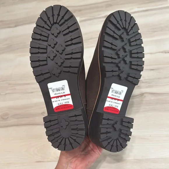 Blondo Mayes Waterproof Chelsea Boot - Picture 7 of 8